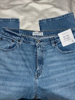Abercrombie & Fitch 90’s Straight Jeans — Ultra High Rise Denim